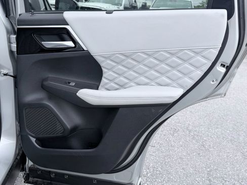 Used 2024 Mitsubishi Outlander SEL FWD image 28