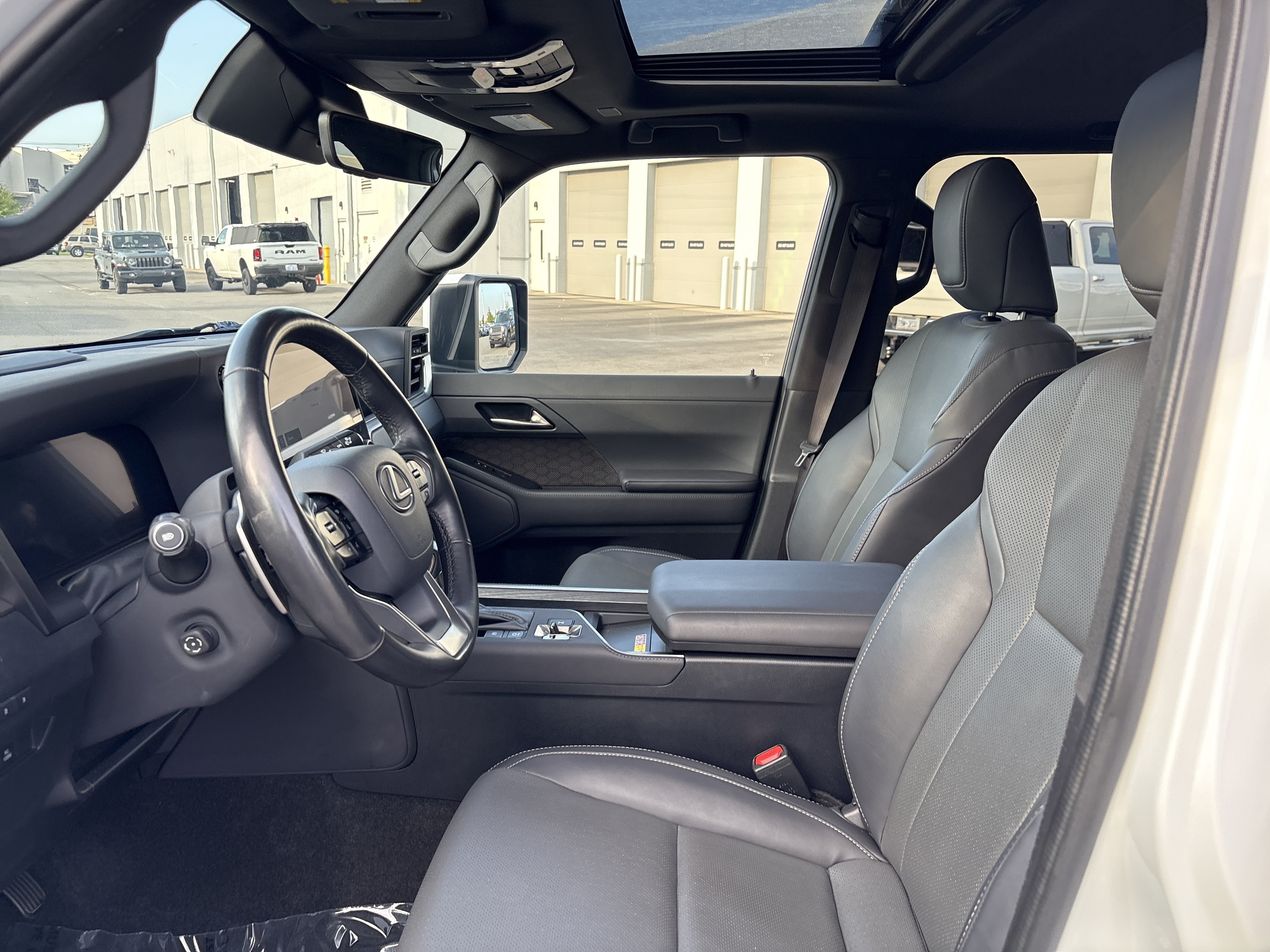 Used 2024 Lexus GX 550 w/ Accessory Package (Z1) AWD/4WD image 18