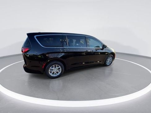 New 2026 Chrysler Pacifica Select image 8