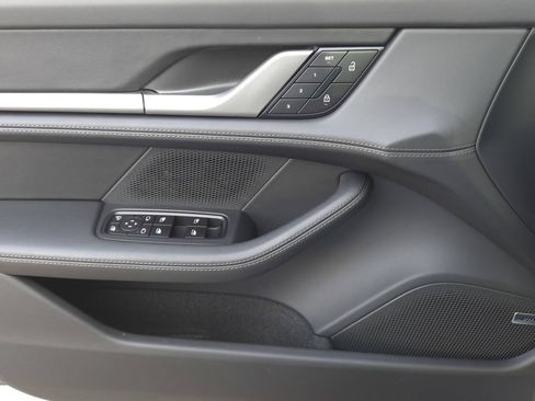 Used 2025 Porsche Taycan RWD image 21