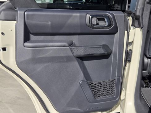 New 2025 Ford Bronco Badlands image 25