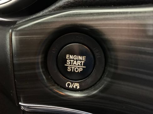 Used 2019 Jeep Grand Cherokee Limited AWD/4WD image 17