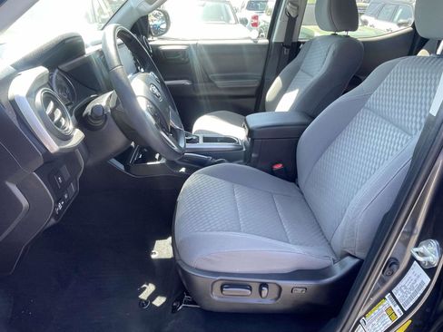 Used 2022 Toyota Tacoma SR5 w/ Technology Package RWD image 13