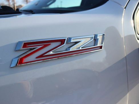 Used 2023 Chevrolet Silverado 2500 LT image 3