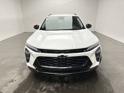 Used 2025 Chevrolet Trax ACTIV w/ Driver Confidence Package image 3