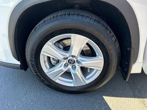 Used 2023 Toyota Highlander LE AWD/4WD image 25