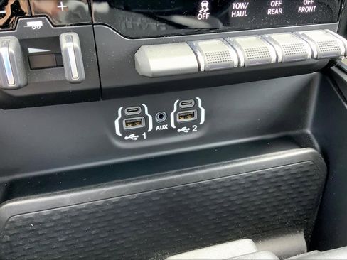 Used 2024 RAM 2500 Laramie w/ Protection Group AWD/4WD image 31
