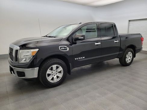 Used 2017 Nissan Titan SV RWD image 2