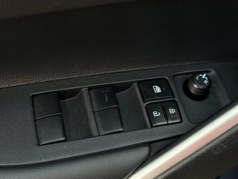 Used 2024 Toyota Corolla Cross AWD Hybrid w/ Moonroof Package image 13