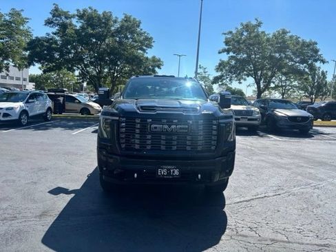 Used 2025 GMC Sierra 2500 Denali Ultimate w/ Max Trailering Package AWD/4WD image 3