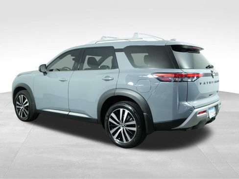 Used 2023 Nissan Pathfinder Platinum AWD/4WD image 8