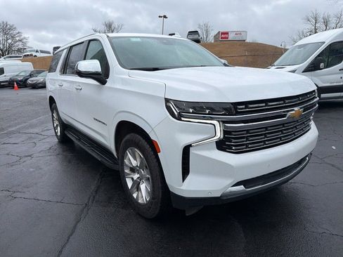Used 2023 Chevrolet Suburban Premier image 3