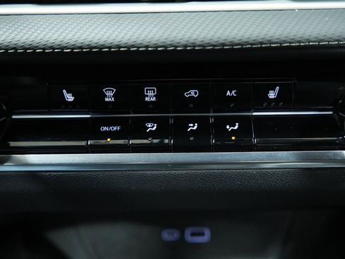 Used 2025 Chevrolet Equinox LT image 32