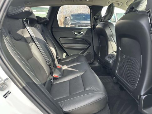 Used 2025 Volvo XC60 B5 Plus image 25