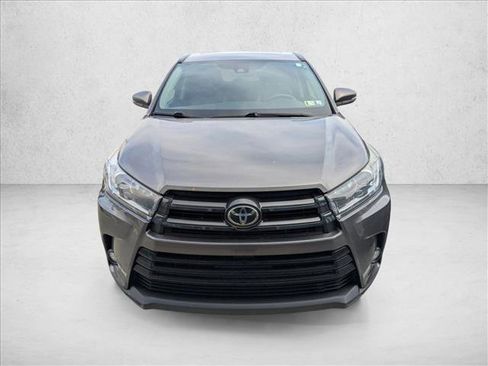 Used 2017 Toyota Highlander SE w/ Carpet Mat Package AWD/4WD image 2