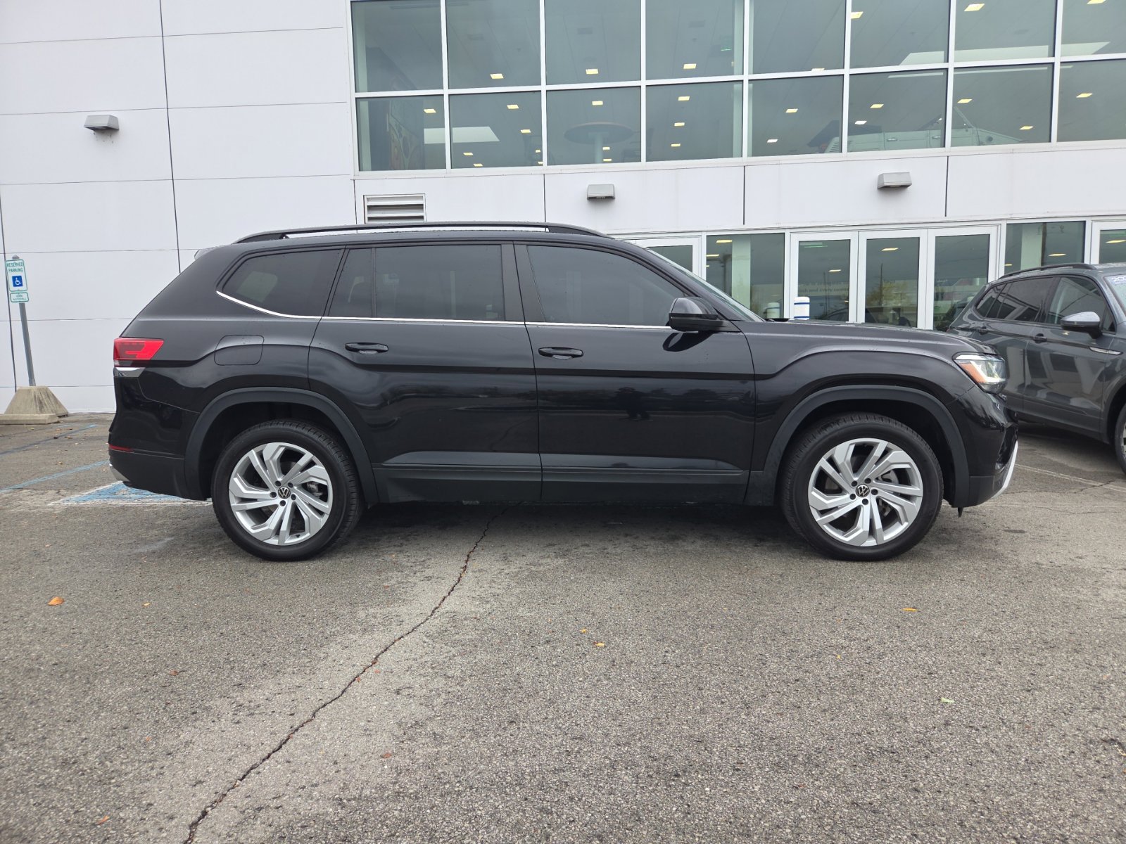 Used 2021 Volkswagen Atlas SE w/ Panoramic Sunroof Package AWD/4WD image 7