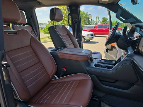 Used 2024 GMC Sierra 3500 Denali Ultimate AWD/4WD image 10