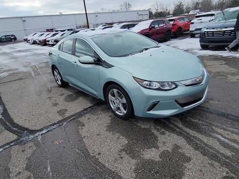 Used 2018 Chevrolet Volt LT w/ Comfort Package image 2