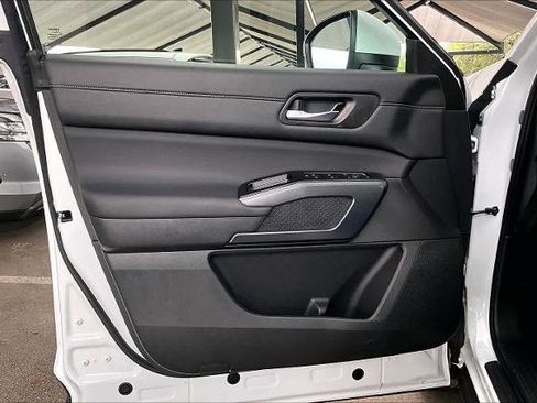 Certified 2025 Nissan Pathfinder SL image 21