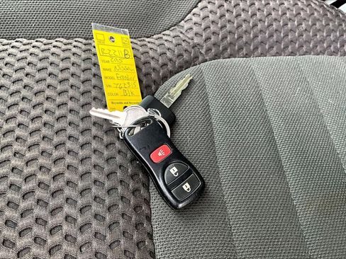 Used 2015 Nissan Frontier SV image 10