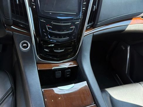 Used 2018 Cadillac Escalade Luxury RWD image 15