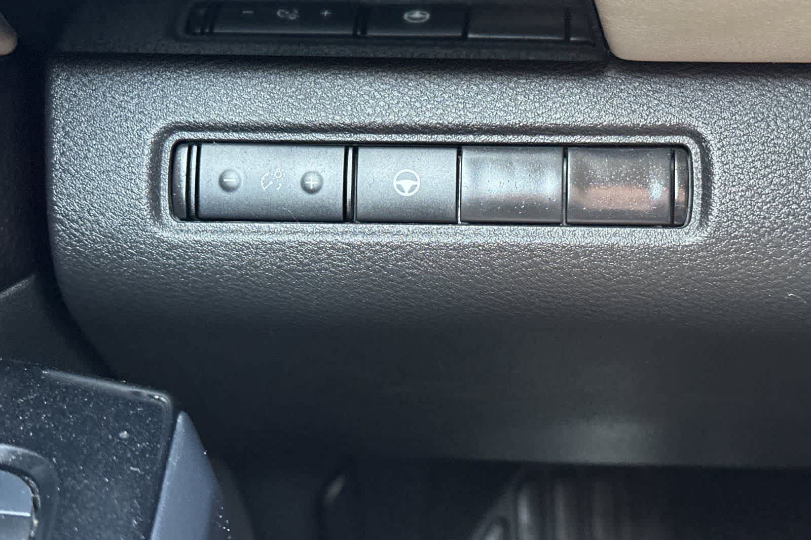 Certified 2022 Nissan Pathfinder SV FWD image 33