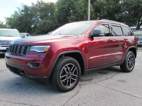Used 2019 Jeep Grand Cherokee Trailhawk w/ Trailhawk Luxury Group AWD/4WD image 3