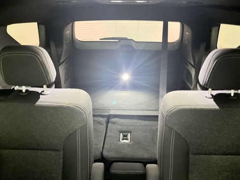 Used 2025 Chevrolet Traverse LT FWD image 27