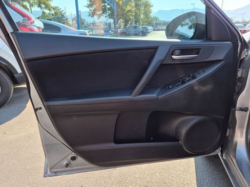 Used 2013 MAZDA MAZDA3 i SV FWD image 14