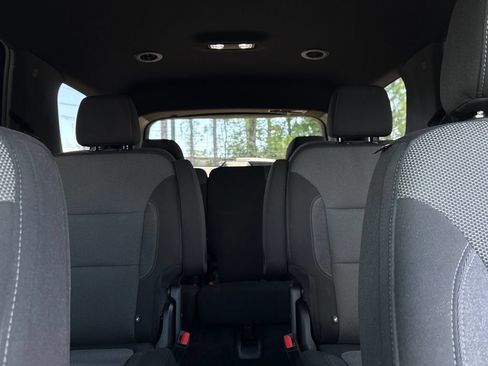 Used 2022 Chevrolet Traverse LT FWD image 22