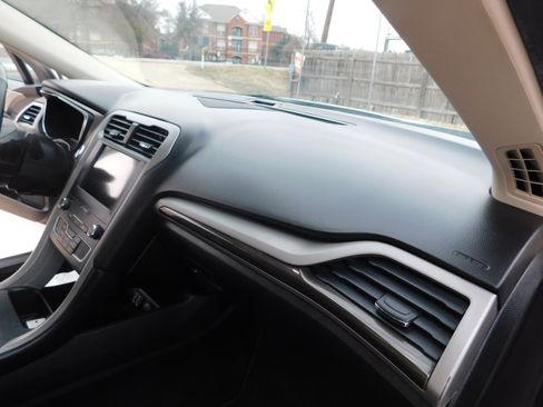 Used 2019 Ford Fusion SEL image 22