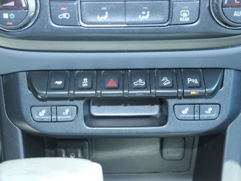 Used 2019 Chevrolet Colorado Z71 AWD/4WD image 24
