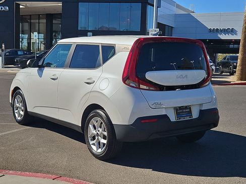 Used 2022 Kia Soul LX w/ Technology Package FWD image 3