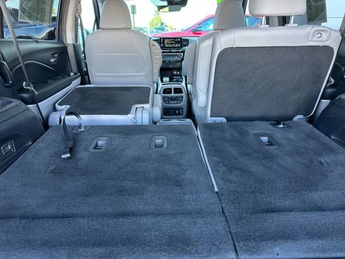 Used 2019 Honda Pilot Touring image 17