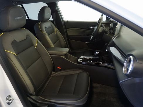 Used 2025 Chevrolet Trax ACTIV w/ Sunroof Package image 25