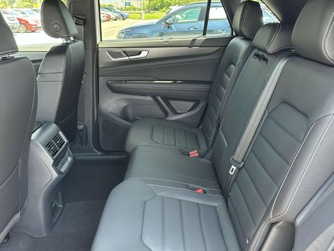 Used 2025 Volkswagen Atlas Cross Sport SEL R-Line image 14