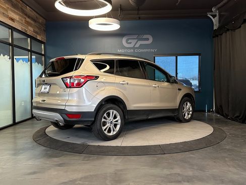 Used 2018 Ford Escape SE image 3
