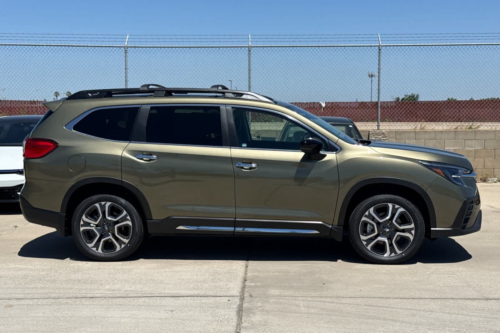 New 2026 Subaru Ascent Touring w/ Popular Package #1 AWD/4WD image 2