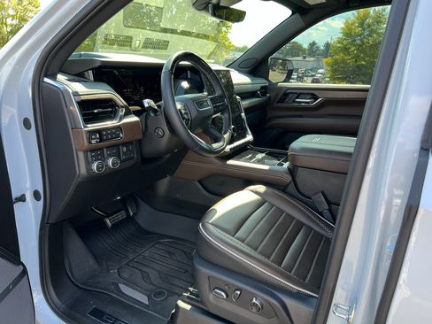 Used 2026 GMC Yukon Denali Ultimate AWD/4WD image 12