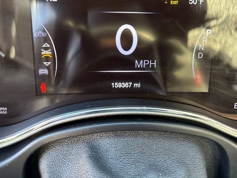 Used 2017 Jeep Grand Cherokee Trailhawk w/ Trailhawk Luxury Group AWD/4WD image 24