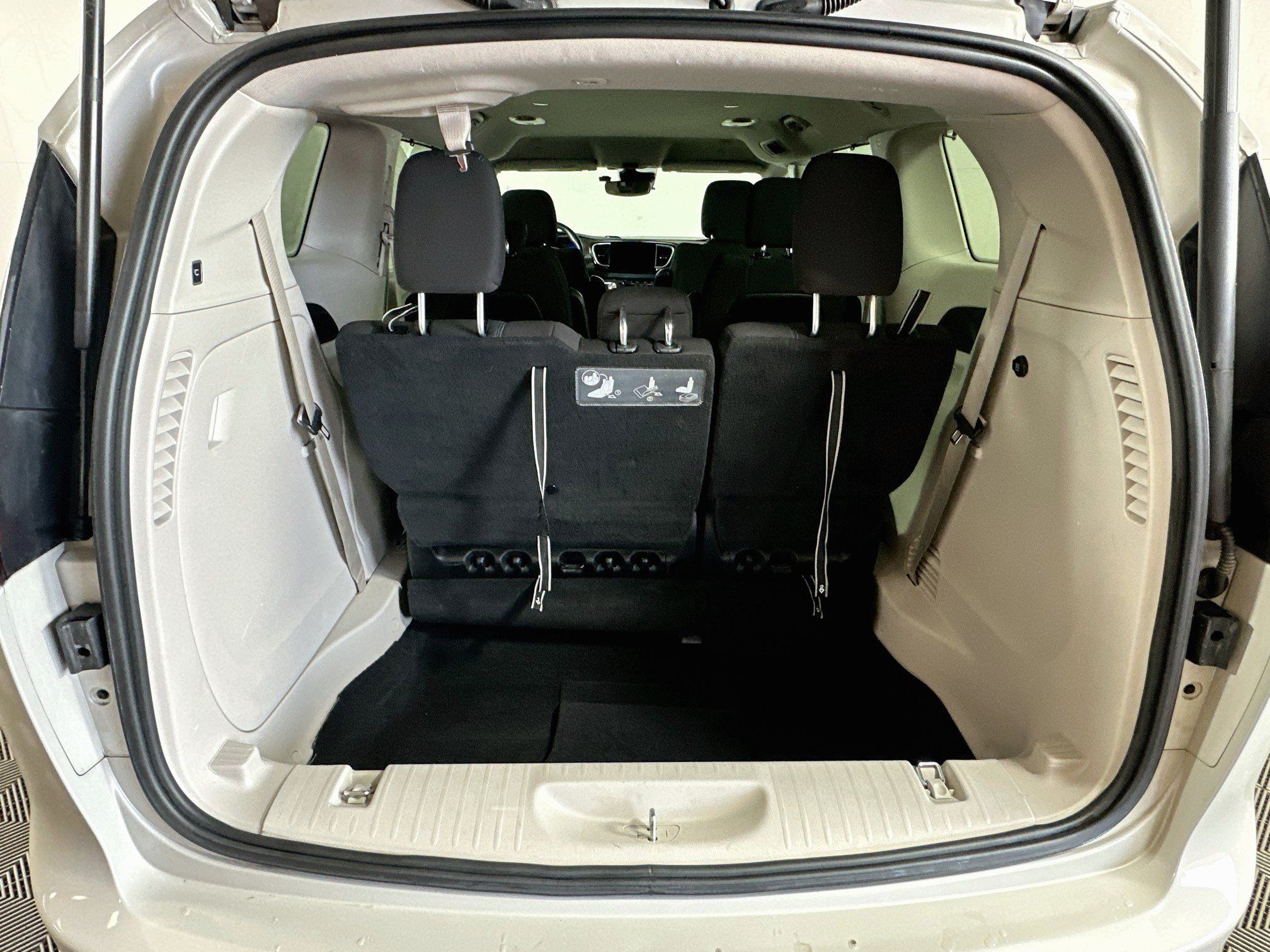 Used 2021 Chrysler Pacifica Touring FWD image 24