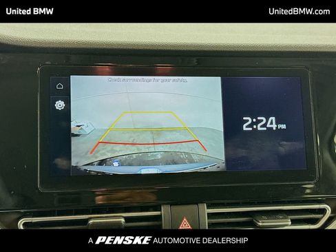 Used 2022 Kia Niro EX image 8