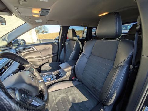 Used 2024 Mitsubishi Outlander SE image 23