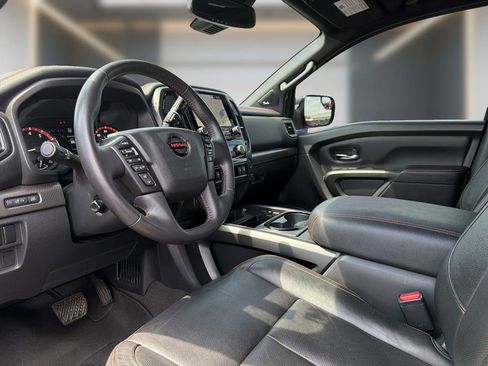Used 2021 Nissan Titan PRO-4X w/ Pro-4x Convenience Package AWD/4WD image 14