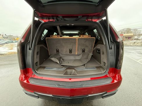 Used 2021 Cadillac Escalade Premium Luxury AWD/4WD image 15