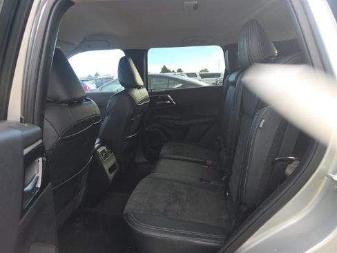 Used 2024 Mitsubishi Outlander SE image 15