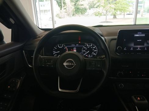 Used 2023 Nissan Rogue S AWD/4WD image 18