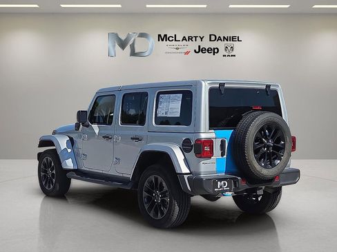 Used 2022 Jeep Wrangler Unlimited Sahara w/ Cold Weather Group AWD/4WD image 4