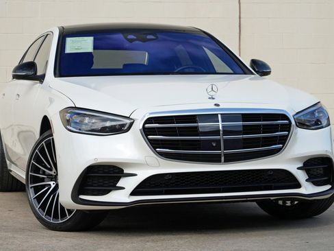 Used 2022 Mercedes-Benz S 500 4MATIC w/ AMG Line Package image 4