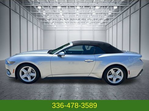Used 2026 Ford Mustang Convertible RWD image 2